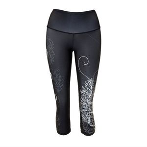 Nominou design Shabeena Black and White Capri